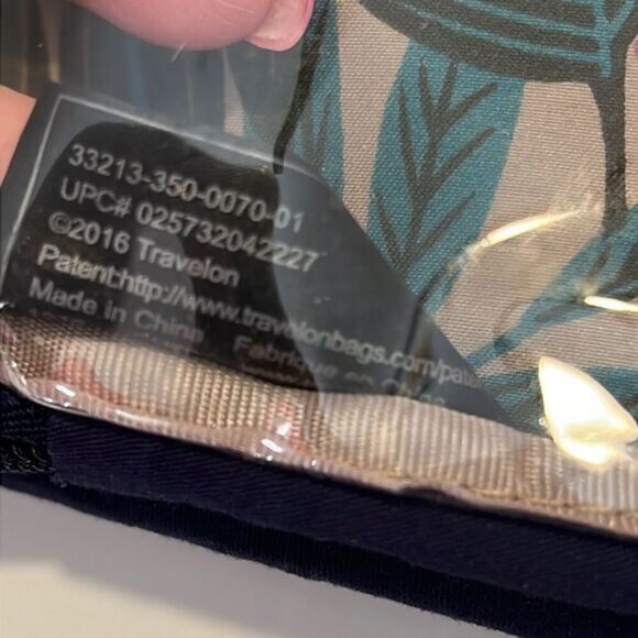 Travelon Navy Blue Trifold Three Compartments Hanging Toiletry Bag - Picture 13 of 14